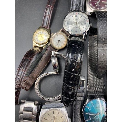 522 - A large selection of wristwatches, various makers and styles.