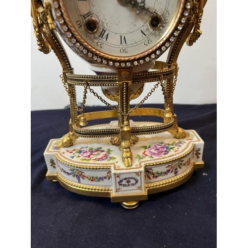 625 - A Williamson Franklin Mint Queen Marie Antoinette flowers porcelain eight day clock