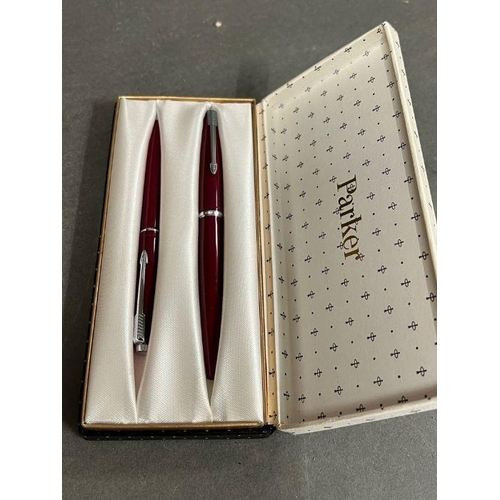 633 - A boxed set of Parker pens