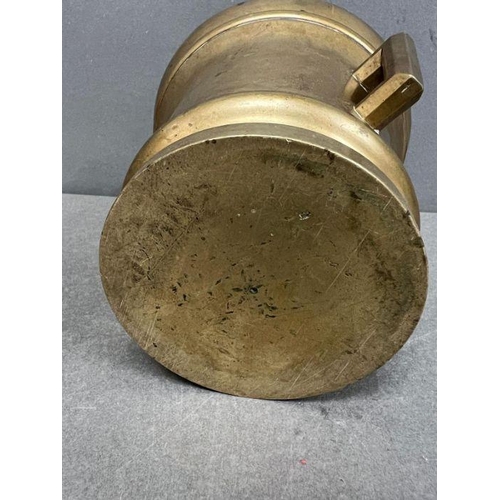 639 - A brass Apothecary mortar and pestle