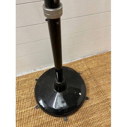 640 - A vintage Cinni metal floor standing fan