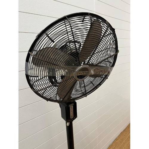 640 - A vintage Cinni metal floor standing fan