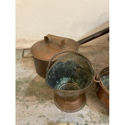 653 - A selection of copper and brass items to include a coal scuttle, teapot and a chestnut roaster