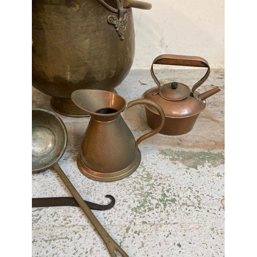 653 - A selection of copper and brass items to include a coal scuttle, teapot and a chestnut roaster