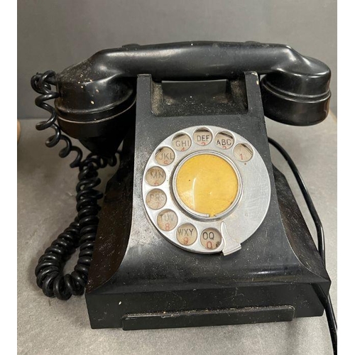 657 - A Bakerlite dial phone