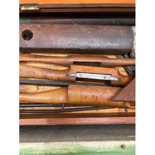 675 - A green painted tool chest containing a selection of vintage tools and planes