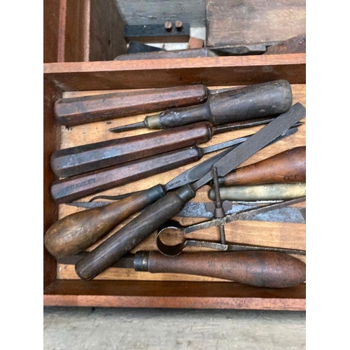 675 - A green painted tool chest containing a selection of vintage tools and planes