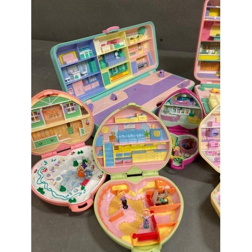 709 - A selection of Polly Pocket toys