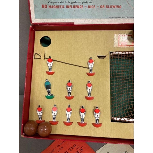 712 - A selection of vintage Subbuteo figures and games AF