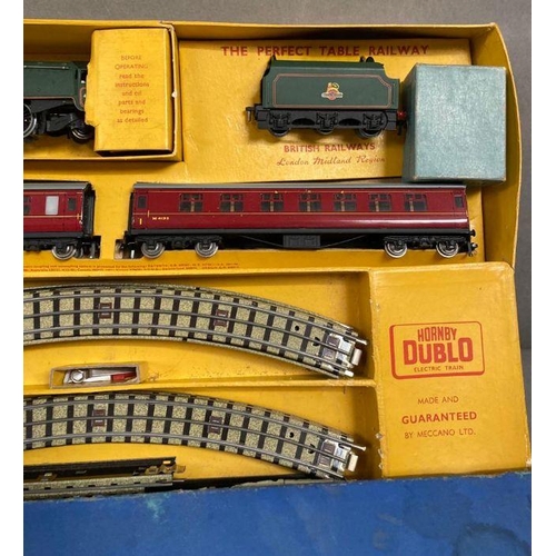 714 - A Hornby Dublo electric train set