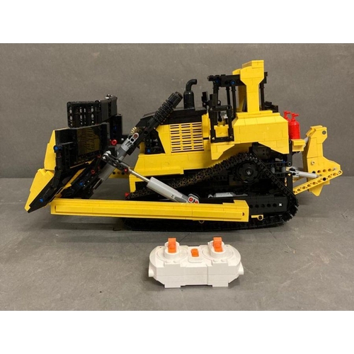 727 - A Lego Technics radio controlled model of a bulldozer