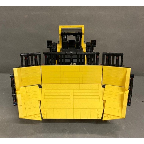 727 - A Lego Technics radio controlled model of a bulldozer