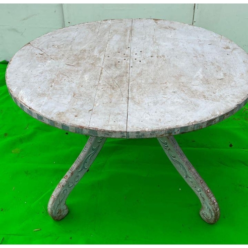 95 - A circular painted table (H74cm Dia120cm)