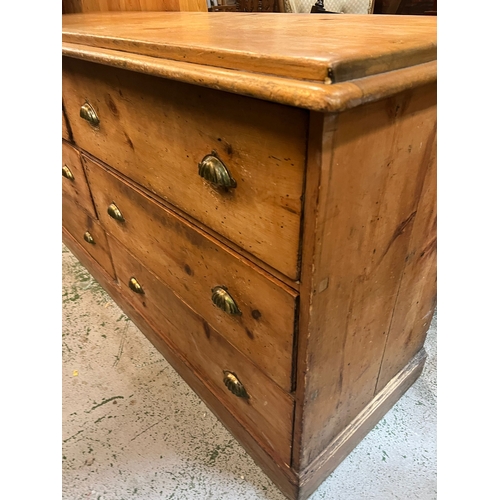 193 - A large pine kitchen unit comprising of six large drawers (H94cm W184cm D57cm)