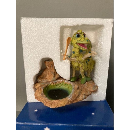 115 - Three Robert Harrop Clangers Figurines: The Soup Dragon, Froglets and Collection Plaque