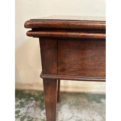 3 - A mahogany tea table on tapering legs (H73cm W92cm D86cm)