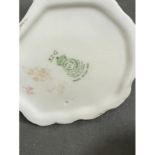 59 - Royal Worcester porcelain shell 172 and 3212.