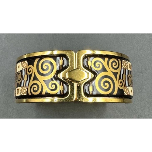 624 - Michaela Frey, Wien. A Viennese enamel bangle with gilt metal mount