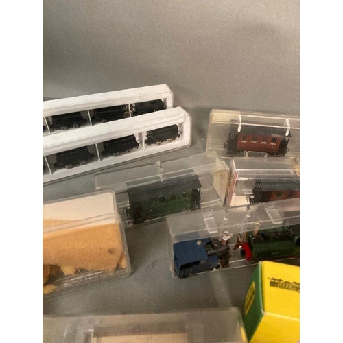 894 - A selection of model railway engines and rolling stock