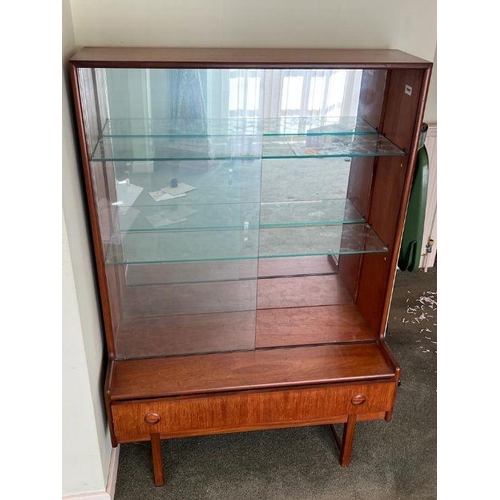 30 - A teak display unit with glazed sliding doors (H133cm W91cm D43cm)