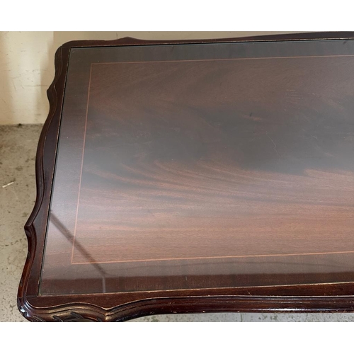 117 - A mahogany glass topped coffee table on cabriole legs and bun feet (H43cm D47cm W97cm)