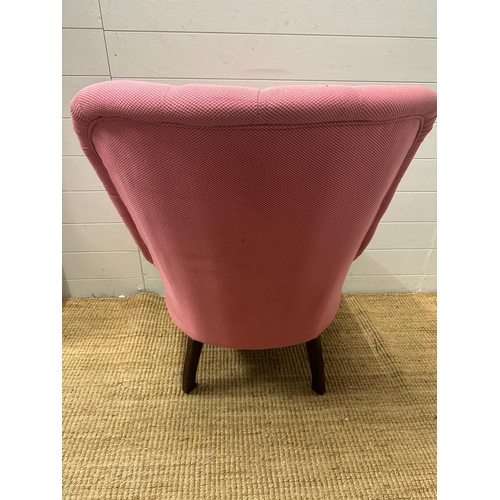 134 - A pink upholstered button back salon chair on turned mahogany legs