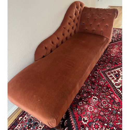 163 - A Chesterfield style chaise longue