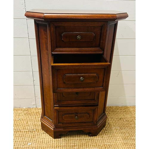 228 - A mahogany four drawer bedside cabinet (H80cm D31cm W51cm)