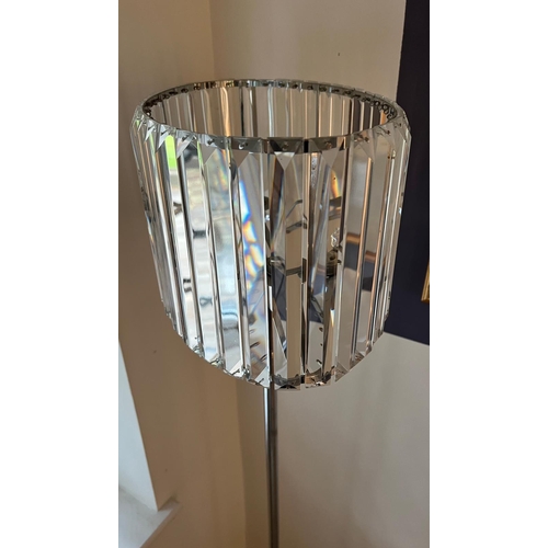 315 - A chrome floor light with glass panel shades (H153cm)