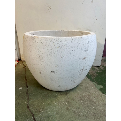 344 - A contemporary planter in white