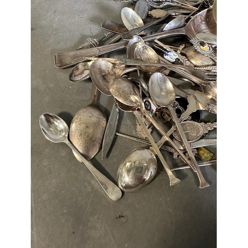 458 - A selection of white metal and silver plated items to include tea spoons, dessert spoons and a lette... 