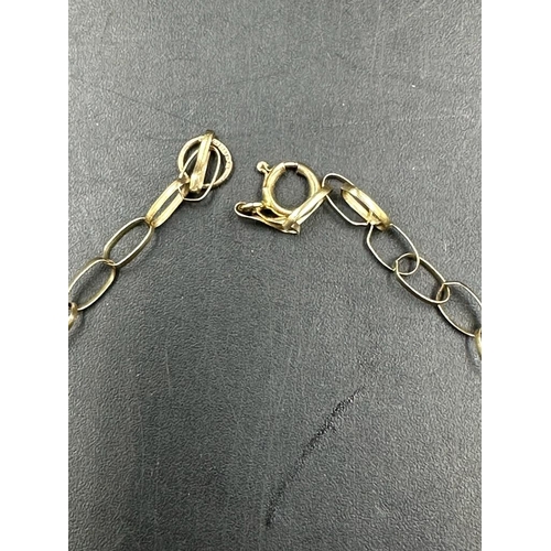 470 - A 9ct gold necklace (1.5g Approximate Weight)