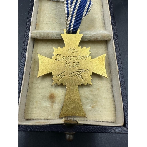 495 - Third Reich Mothers Cross Medal in Gold with Original Case, good example of a gold grade medal with ... 