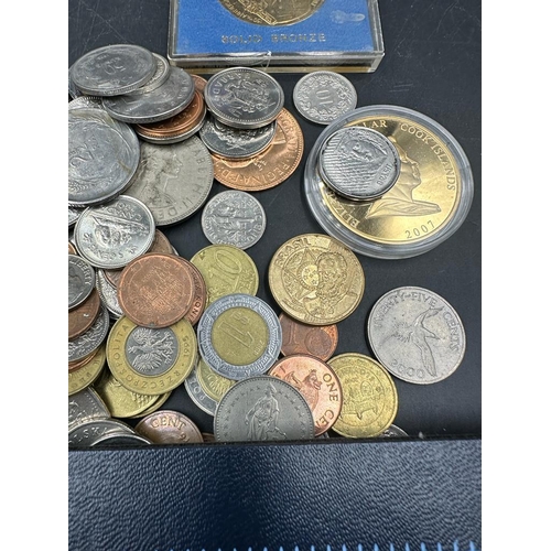 515 - A selection of collectable coins, packs and loose coins