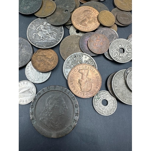 518 - A small selection of coins to include Georgia penny, 1820 Crown etc.