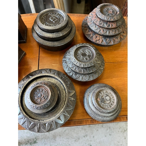 554 - A sizeable collection of cast iron scale weights, various makers and weights.