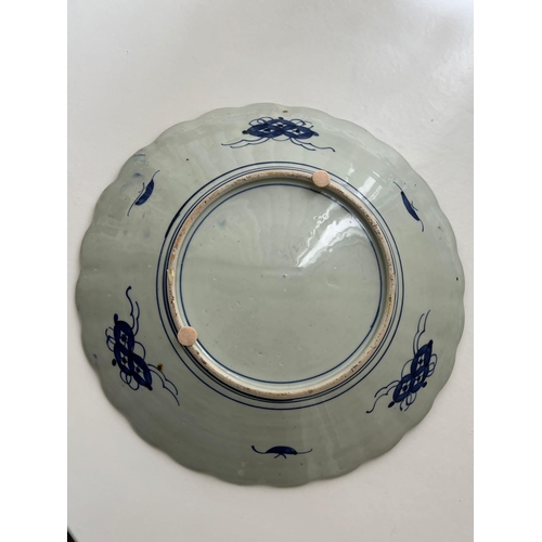 605 - 19th Century Imari charger with scalloped edge