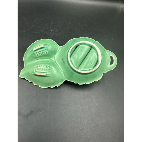 614 - A green cabbage ware toast rack