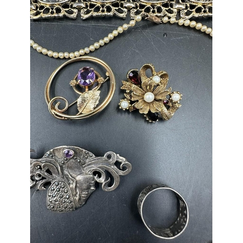 659 - A selection of costume jewellery, various styles and finishes including some silver.