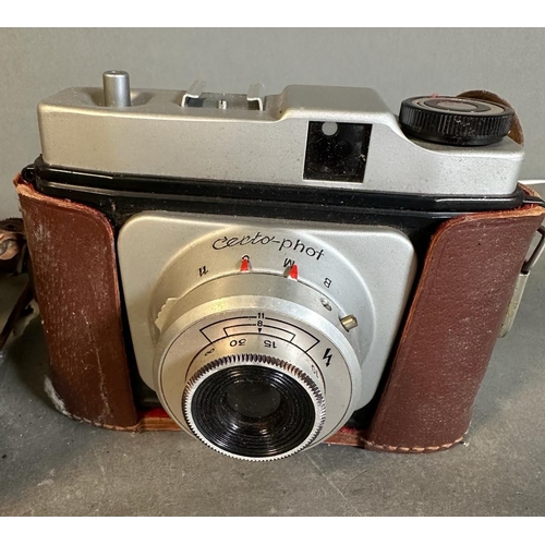 665 - Two vintage cameras, a Voigtlander and a Cecto-phot, both cased