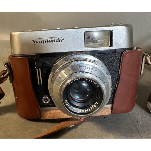 665 - Two vintage cameras, a Voigtlander and a Cecto-phot, both cased