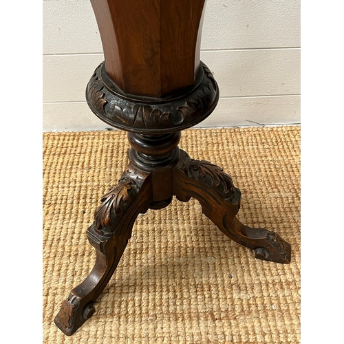 67 - A Georgian mahogany trumpet work table with walnut inlaid top on ornate carved legs, opening to fitt... 