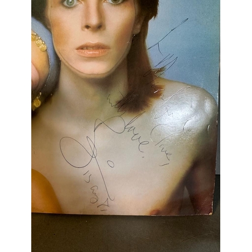 682 - A vinyl copy of David Bowies 