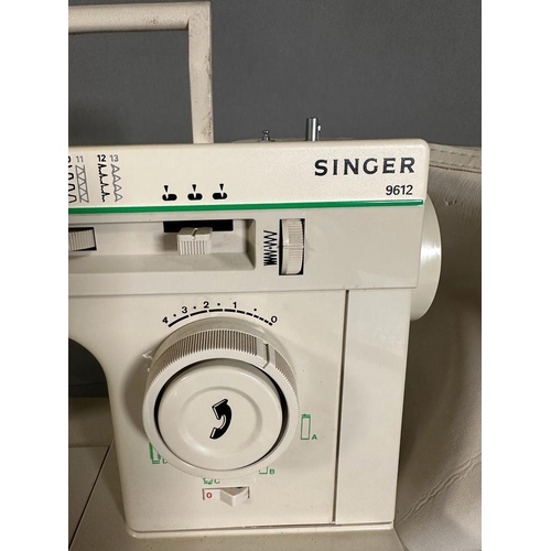 717 - A vintage Singer sewing machine 9612