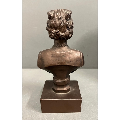 729 - A bust of Queen Elizabeth II (H16cm)