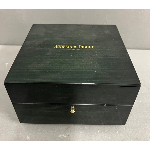 732 - Aude mars Piquet watch box