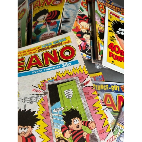 736 - A Large quantity of Beano comics, various ages