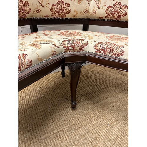 97 - A Victorian mahogany framed corner bench upholstered in a white ground and floral pattern (H107cm W1... 