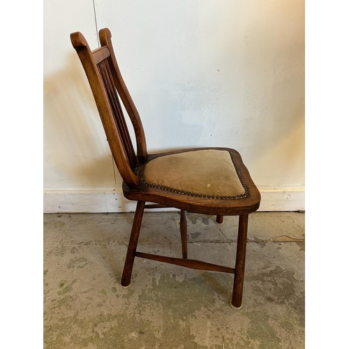 105 - A Victorian oak lyre chair (H74cm)