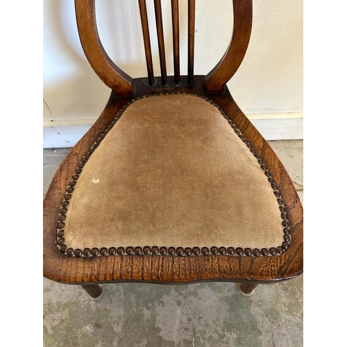 105 - A Victorian oak lyre chair (H74cm)